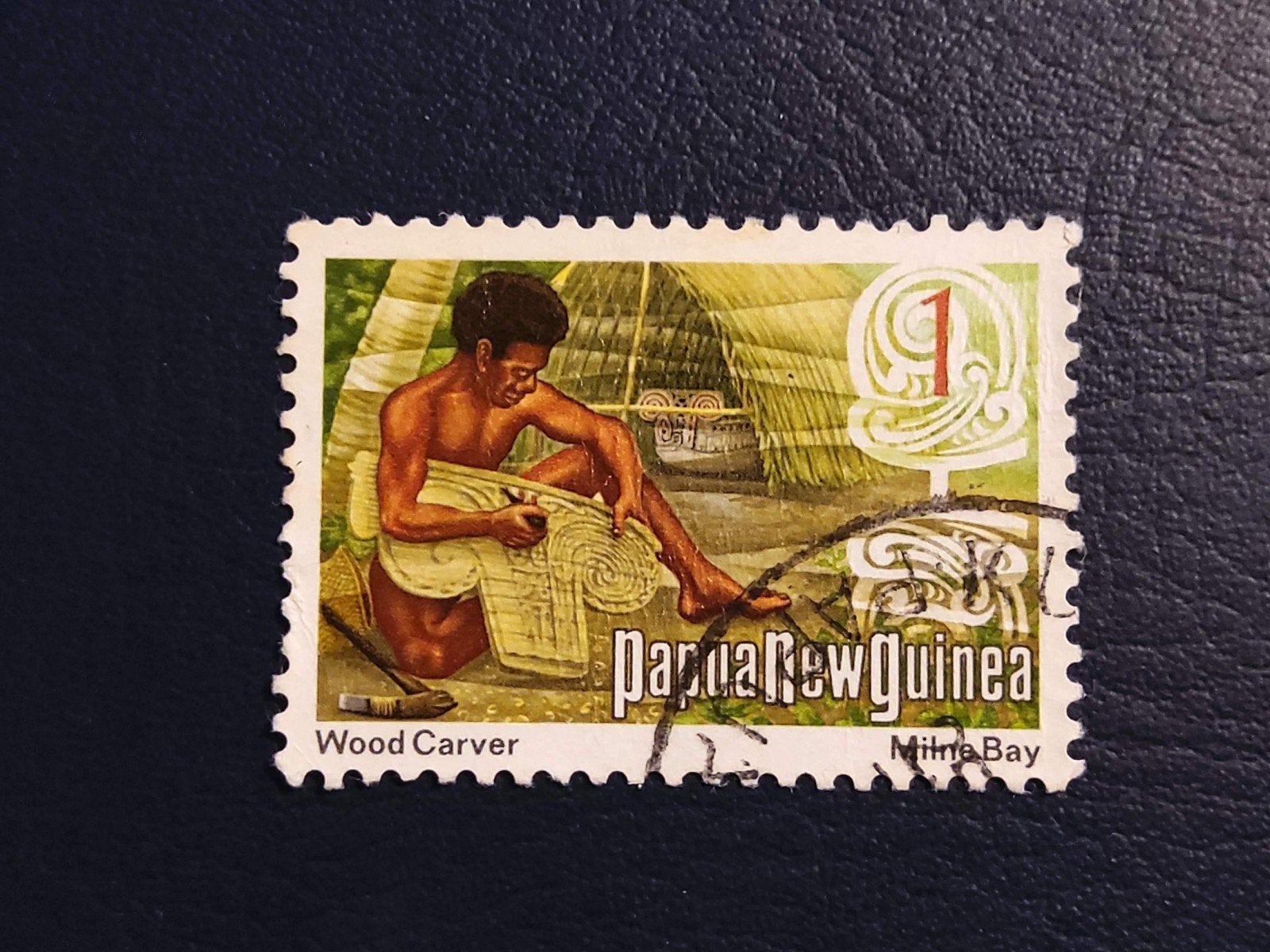 Postzegel Papoea-Nieuw-Guinea - Houtsnijder, Postzegels en Munten, Ophalen of Verzenden