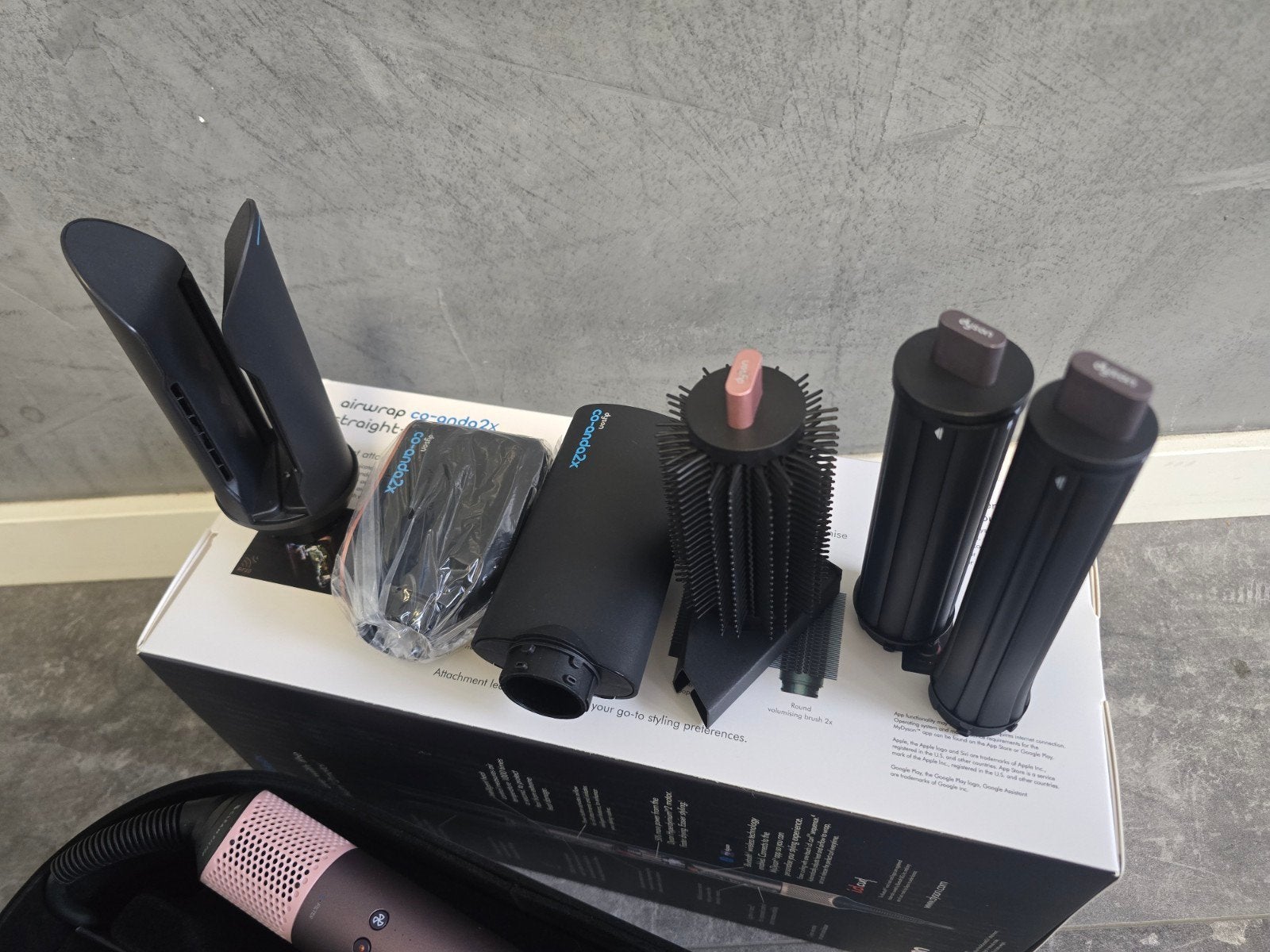 Nieuwe Dyson Airwrap Co-anda 2x NIEUW Stijl Krul & Fohn in 1, Sieraden, Tassen en Uiterlijk, Uiterlijk | Haarverzorging, Ophalen of Verzenden