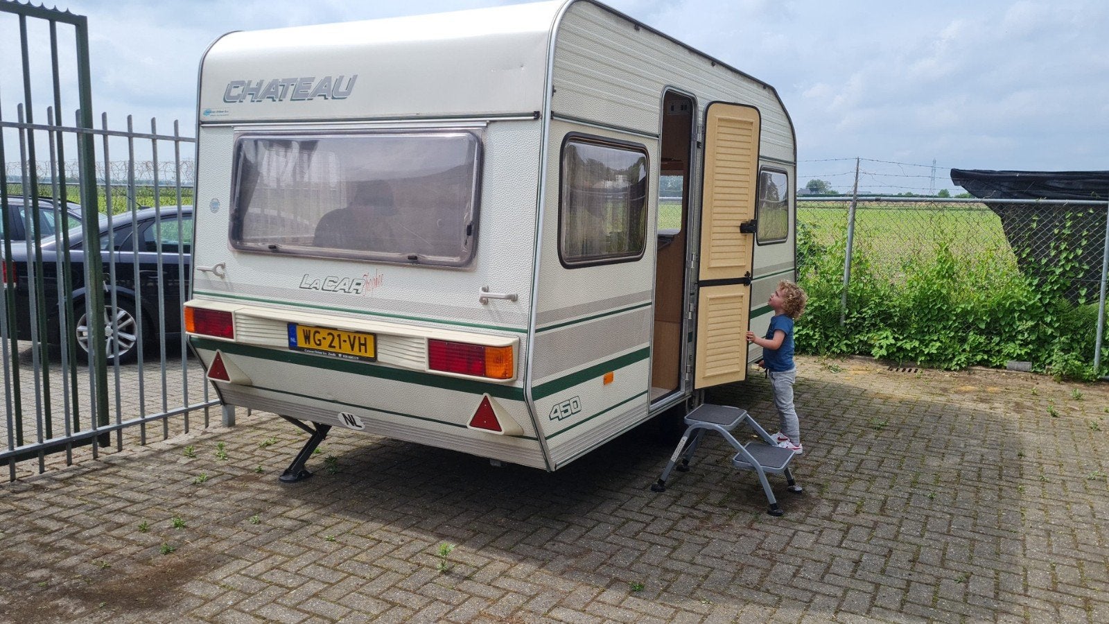 Chateau caravan 450 uit 2001 met voortent en luifel, Chateau, Rondzit, Particulier, Luifel