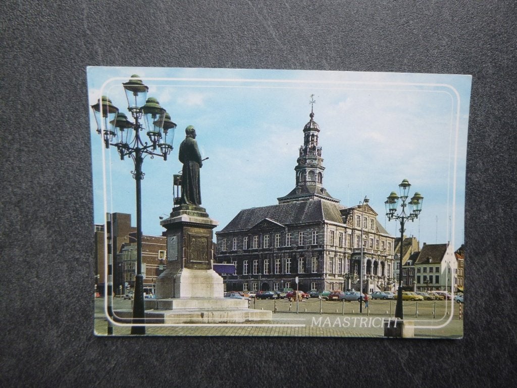 Maastricht, Markt met stadhuis/auto, Verzenden, 1980 tot heden, Limburg