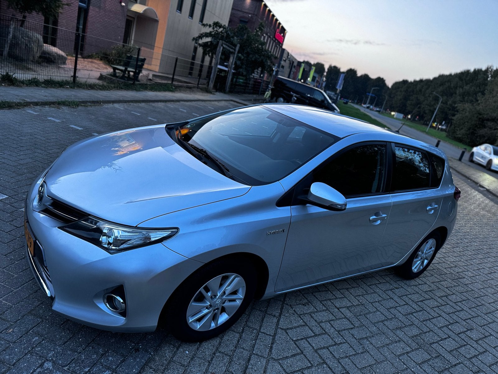 Toyota Auris 1.8 Full Hybrid 5DR CVT 2013 Grijs, Auto's, Euro 5, Stof, Zwart, 4 cilinders