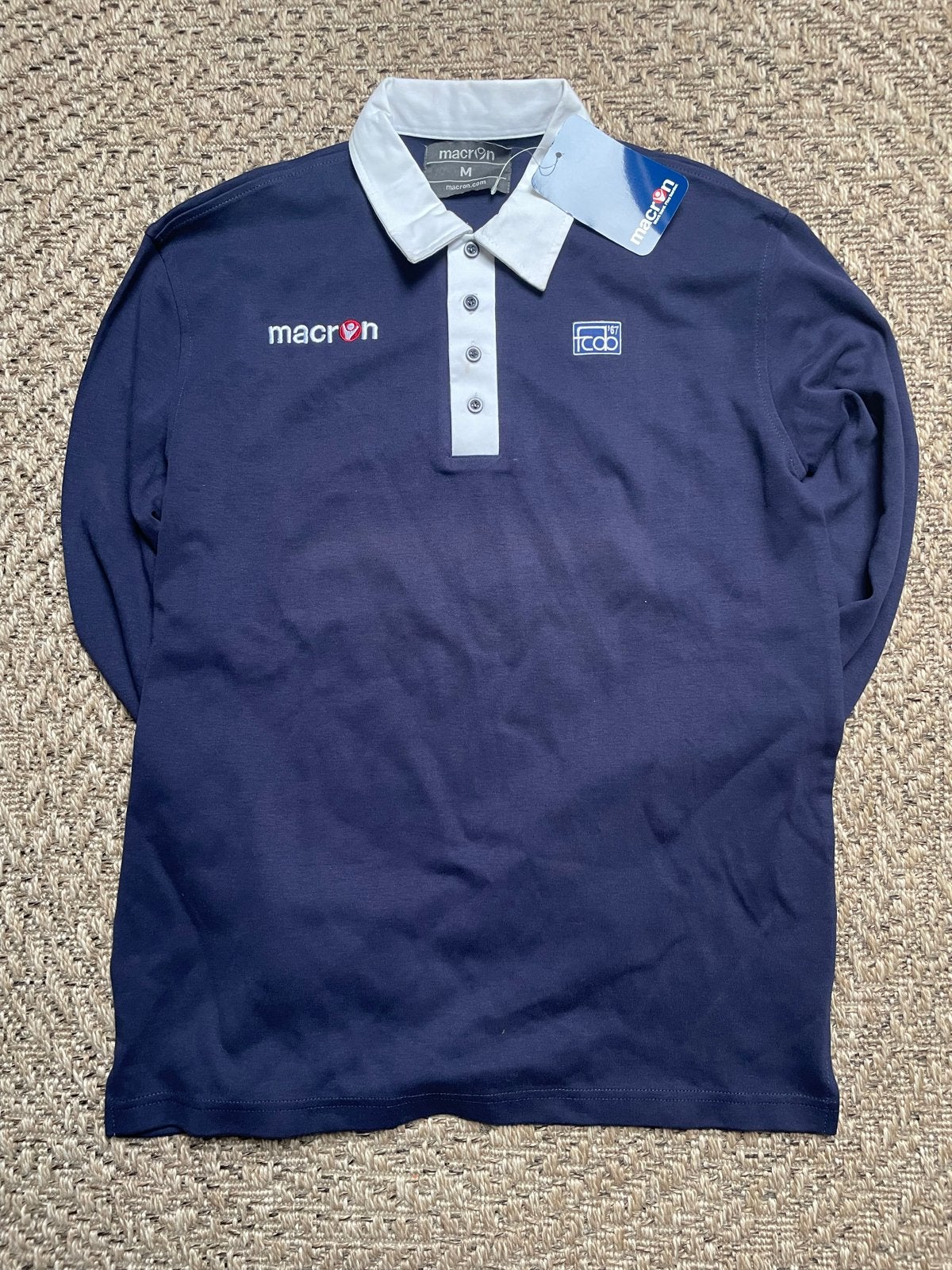 Macron FC Den Bosch (FCDB) Lifestyle Polo Shirt Maat M BNWT, Ophalen of Verzenden, Nieuw, Maat 48/50 (M), Blauw