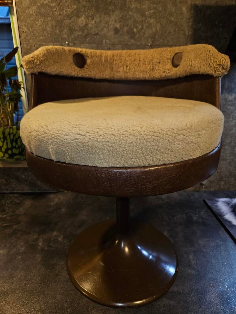Space age tulpenstoel, Huis en Inrichting, Banken | Voetenbanken en Poefen, Ophalen of Verzenden, Rond, Stof, Minder dan 50 cm