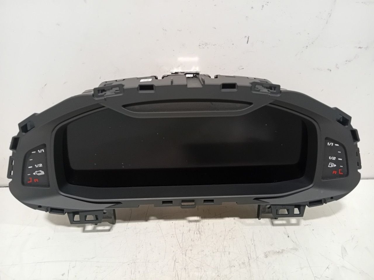 Cockpit Audi Q8, Auto-onderdelen, Dashboard en Schakelaars, Onderdelen@venauto.nl, Van der Ven Autorecycling B.V., Gebruikt, Ettenseweg 76, 4706 PB Roosendaal, The Netherlands