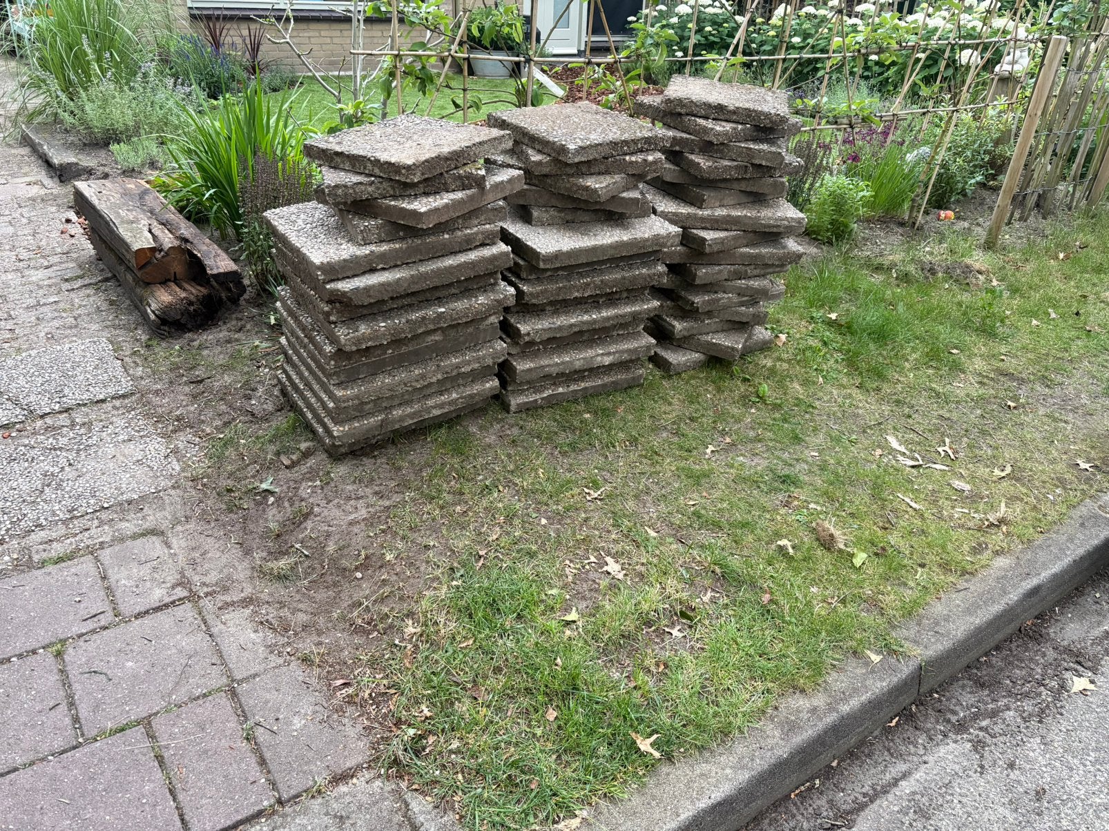 Grindtegels 24x 50x50 en 15x 40x40, Tuin en Terras, Gaas en Draad, Ophalen, Gebruikt, Minder dan 10 meter