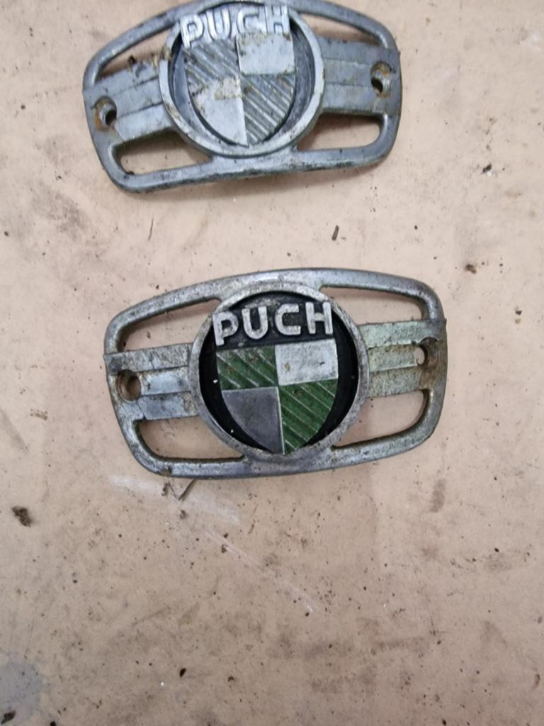 Puch VS en DS aluminium emblemen, originele. Nette staat., Fietsen en Brommers, Ophalen of Verzenden, Puch
