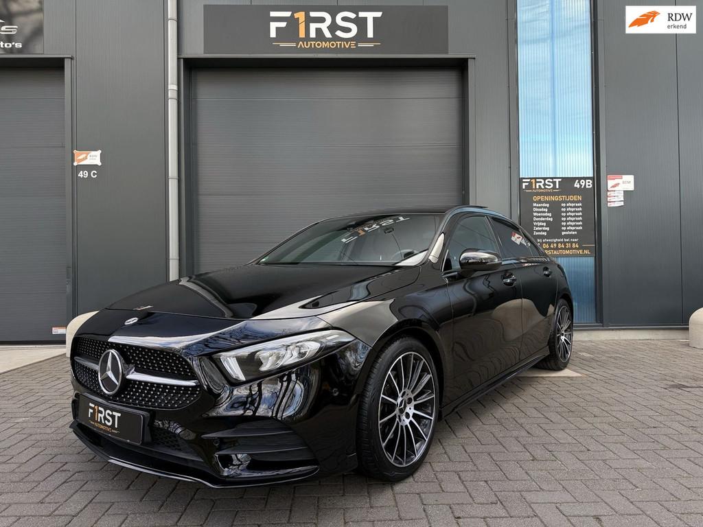 Mercedes-Benz A-klasse 200 AMG Line Aut Pano Sfeer Camera, Auto's, Mercedes-Benz, Gebruikt, 4 cilinders, 1290 kg, Bedrijf