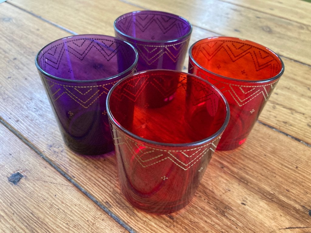 Kleurrijk glas 4 stuks paars en rood met goud versierd, Verzamelen, Glas en Borrelglaasjes, Ophalen of Verzenden, Gebruikt, Frisdrankglas