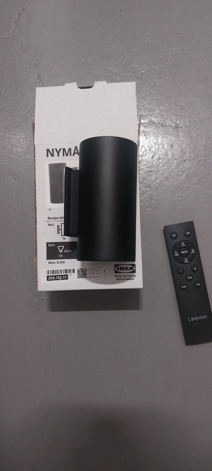 IKEA NYMÅNE Wandlamp Zwart met Ledvion Afstandsbediening, Metaal, Met afstandsbediening, Zwart, Zo goed als nieuw
