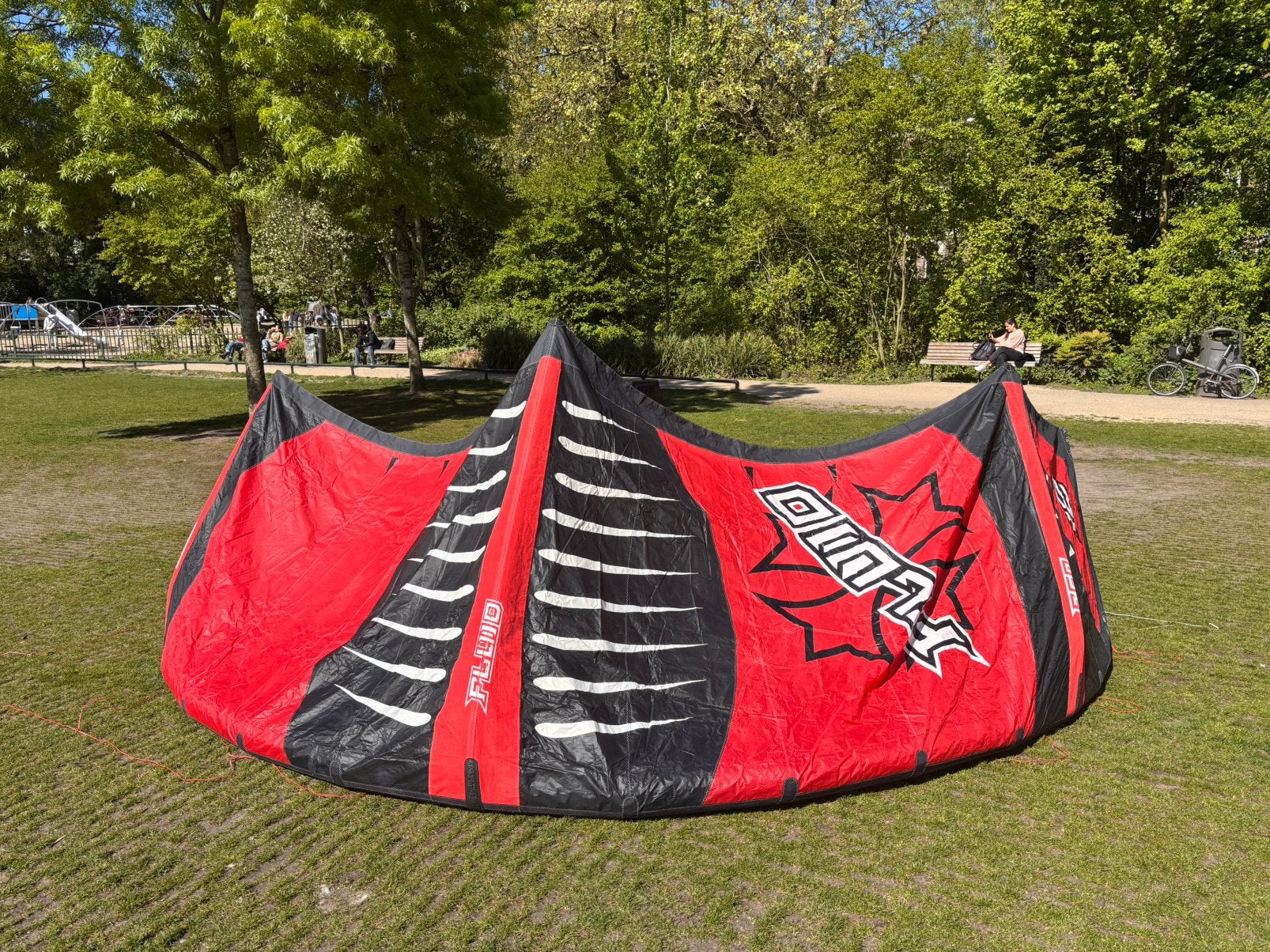 Kiteset Fluid 8m2 en 12m2 met bar en tassen, Watersport en Boten, Kitesurfen, Ophalen, Gebruikt, Kitesurf-set, 8 m²
