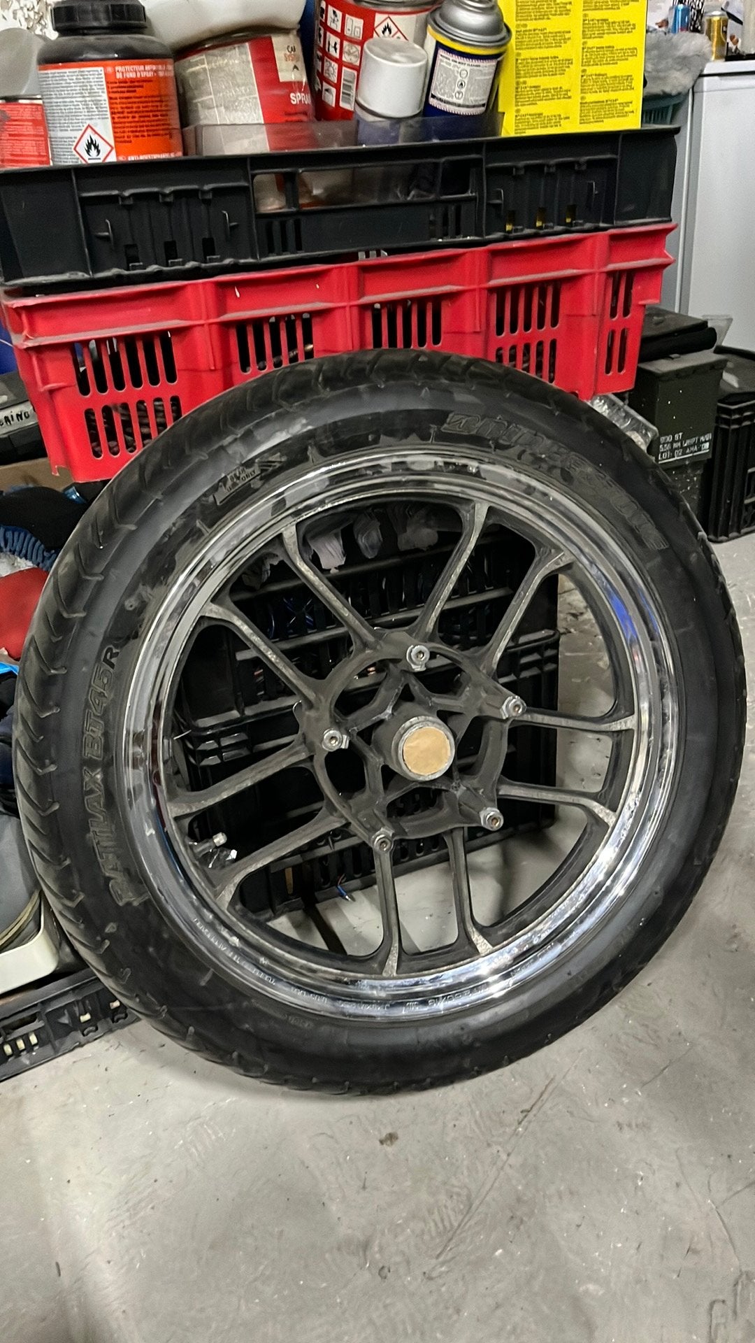 Voorwiel honda magna v45 Bridgestone 110/90-18 goede staat, Ophalen