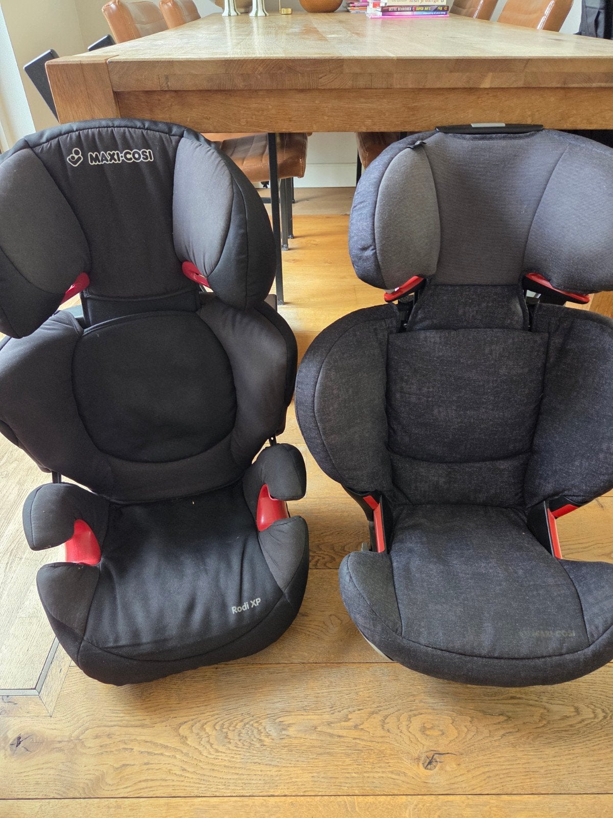 2 Kinderstoelen: Maxi-Cosi Rodi XP (Isofix) en een zonder, Ophalen, Autogordel of Isofix, Gebruikt, 15 t/m 36 kg