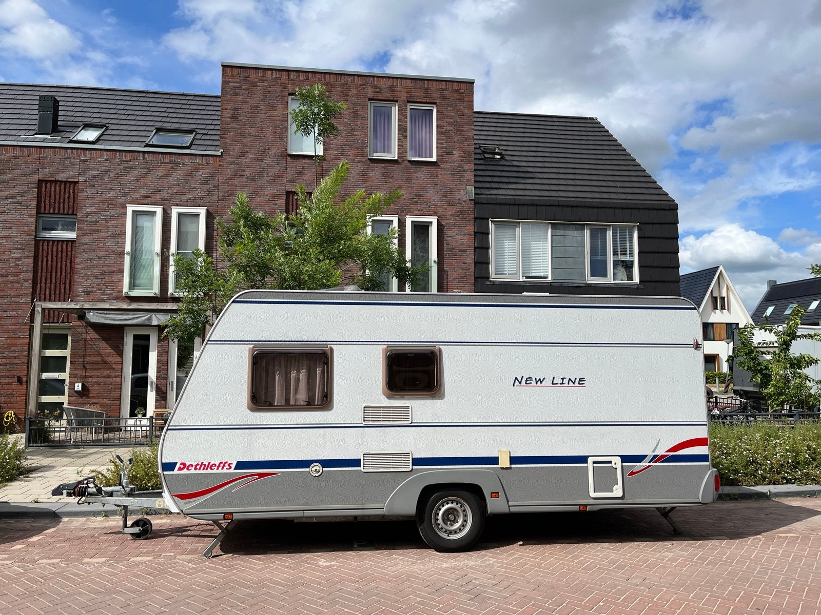 Dethleffs 490 TK | Stapelbed | 5 slaapplaatsen | Stalling, Dwarsbed, Luifel, Treinzit, Particulier