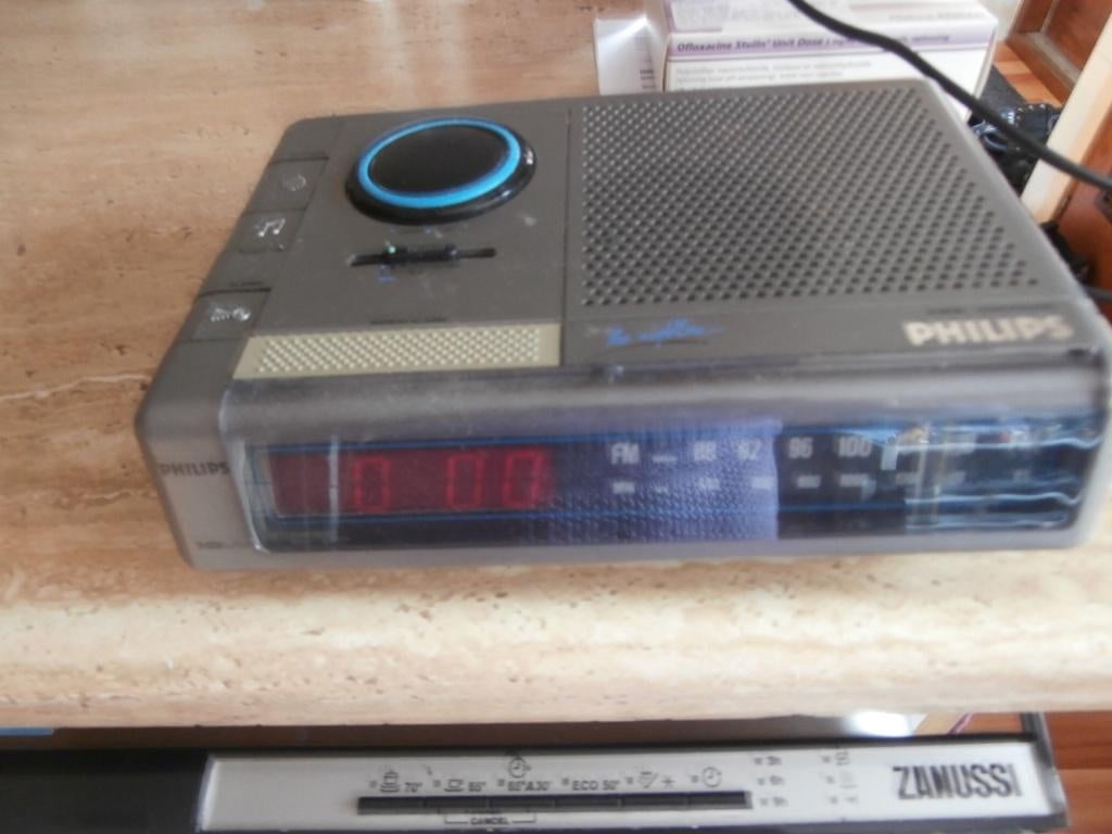 wekkerradio radio wekker Philips op batterijen digitaal, Witgoed en Apparatuur, Wekkers, Ophalen of Verzenden, Gebruikt, Digitaal
