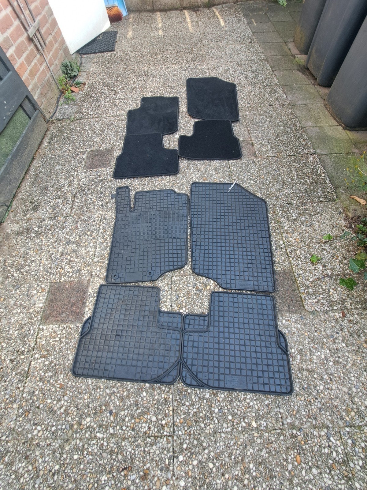 Set automatten: 4 stoffen en 4 rubberen matten, Auto diversen, Ophalen of Verzenden, Gebruikt