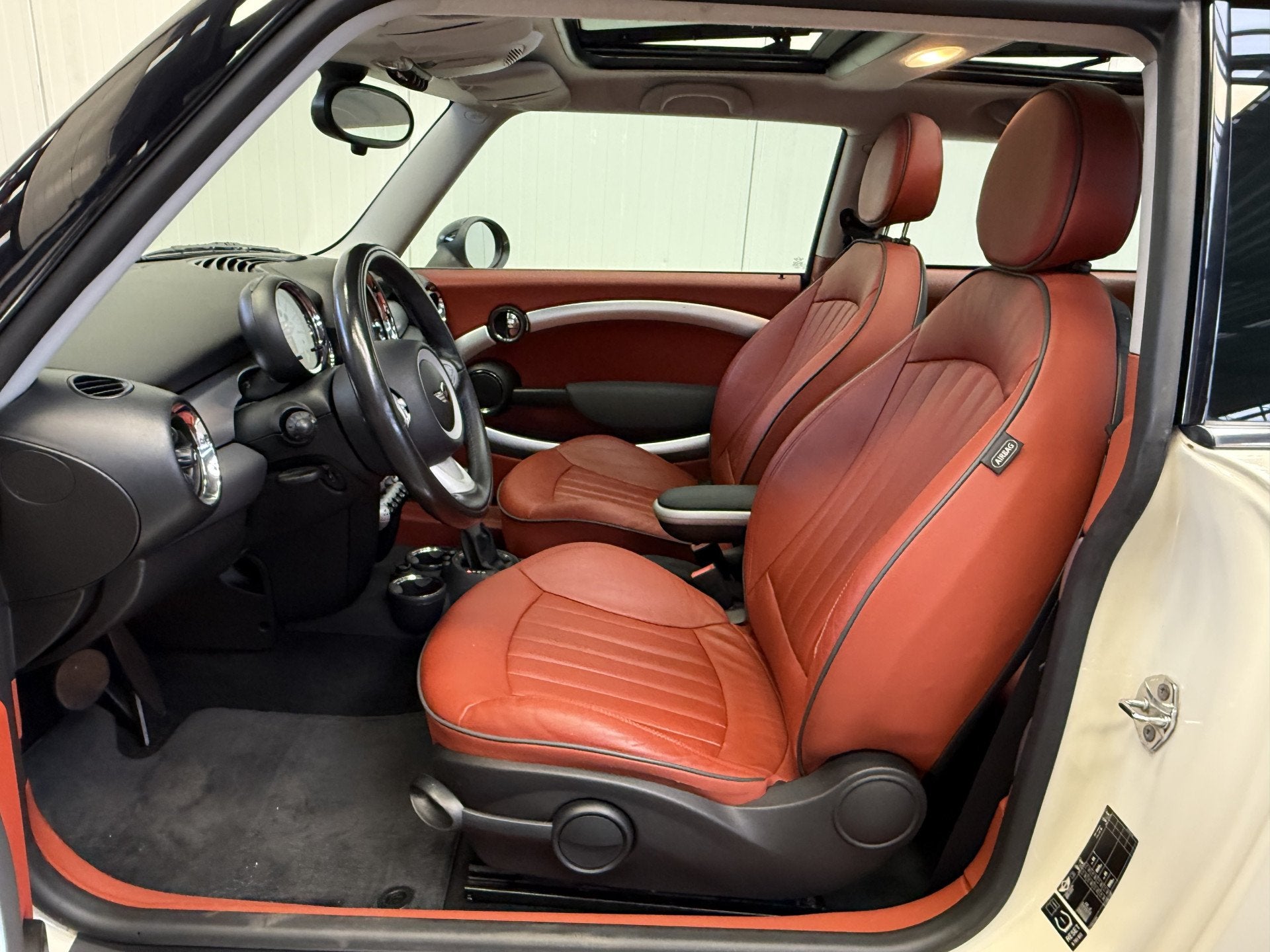 MINI 3-deurs 1.6 Cooper Chili Automaat LEDER-PANORAMADAK-PDC, Auto's, Dealer onderhouden, 15 km/l, Gebruikt, 4 cilinders