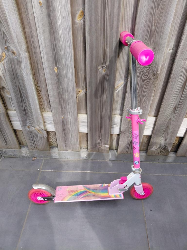 Roze kinderstep met regenboog design, Fietsen en Brommers, Steps, Ophalen of Verzenden, Gebruikt, Gewone step, Onbekend