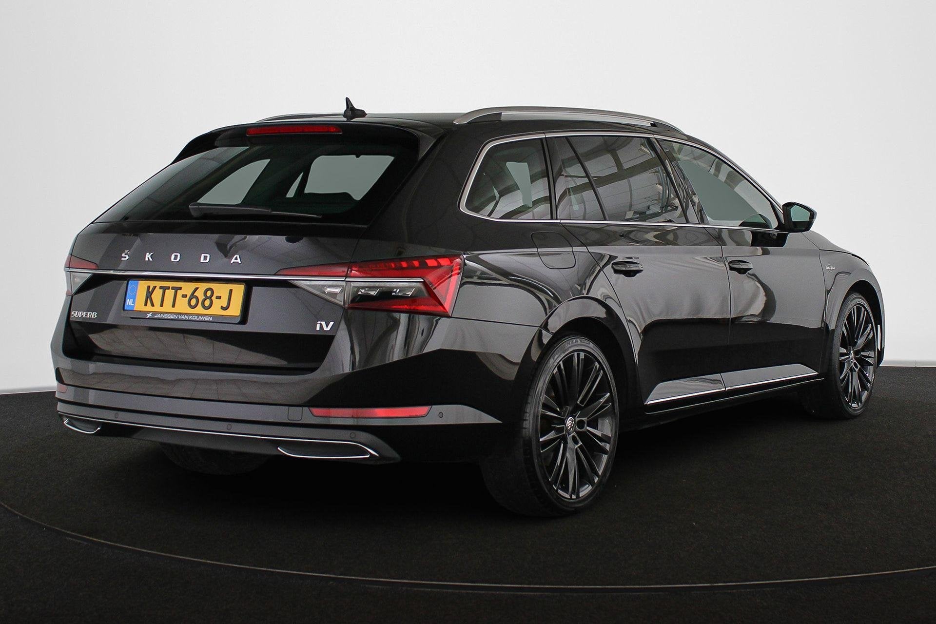 Skoda Superb Combi 1.4 TSI iV Laurin & Klement Leder Stoelve, Auto's, Gebruikt, Zwart, 1668 kg, Hybride Elektrisch/Benzine