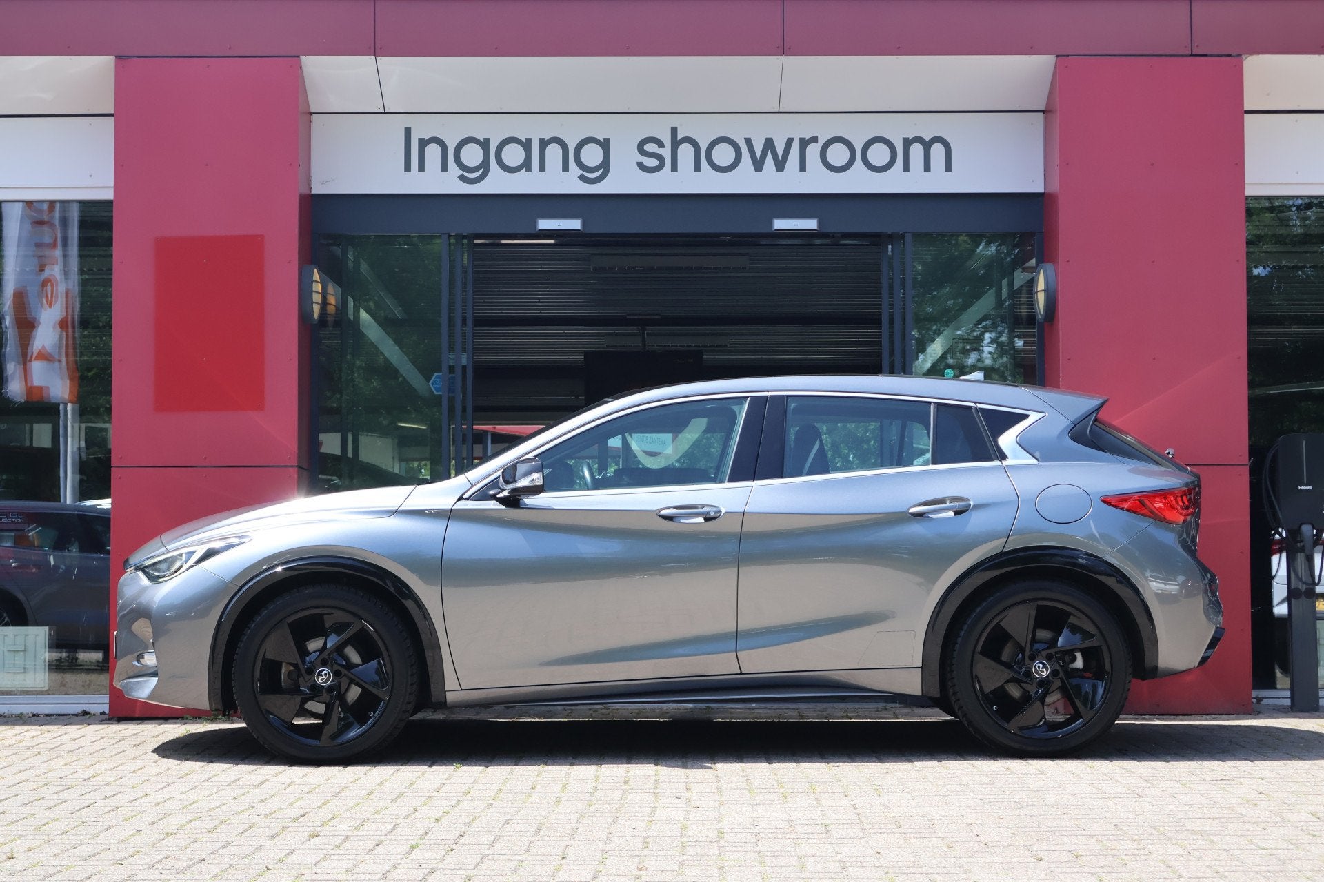 Infiniti Q30 1.6 T Sport | Origineel NL | Panoramadak | Bose, Auto's, Infiniti, Gebruikt, 700 kg, Bedrijf, 84 €/maand