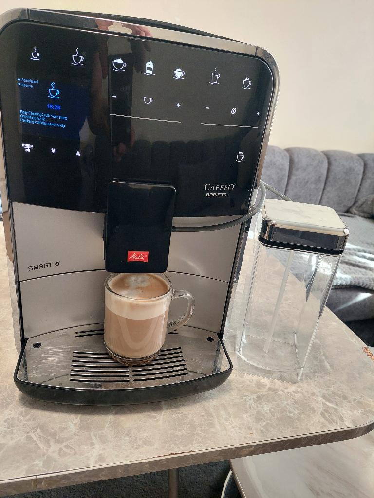 Te koop mellitta t smart met blue tooth koffiemachine, Gebruikt, Koffiemachine, Ophalen of Verzenden, Afneembaar waterreservoir