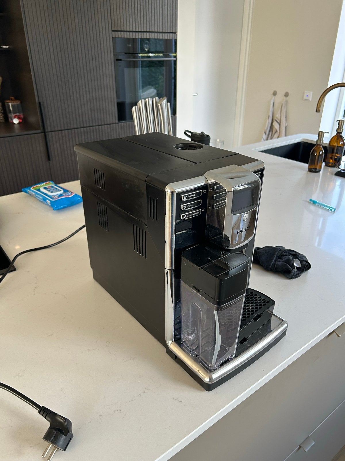 Philips volautomatische espressomachine, Witgoed en Apparatuur, Afneembaar waterreservoir, Gebruikt, Espresso apparaat, 10 kopjes of meer