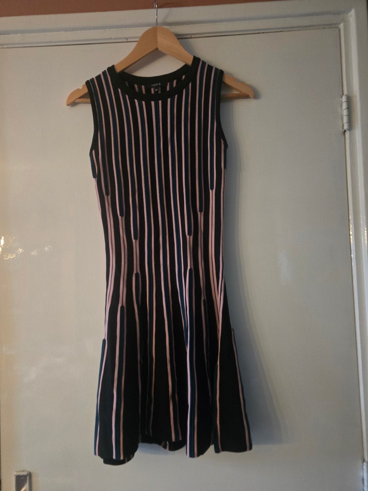 Jurk nikkie maat 34, Zwart, Ophalen of Verzenden, Zo goed als nieuw, Maat 34 (XS) of kleiner