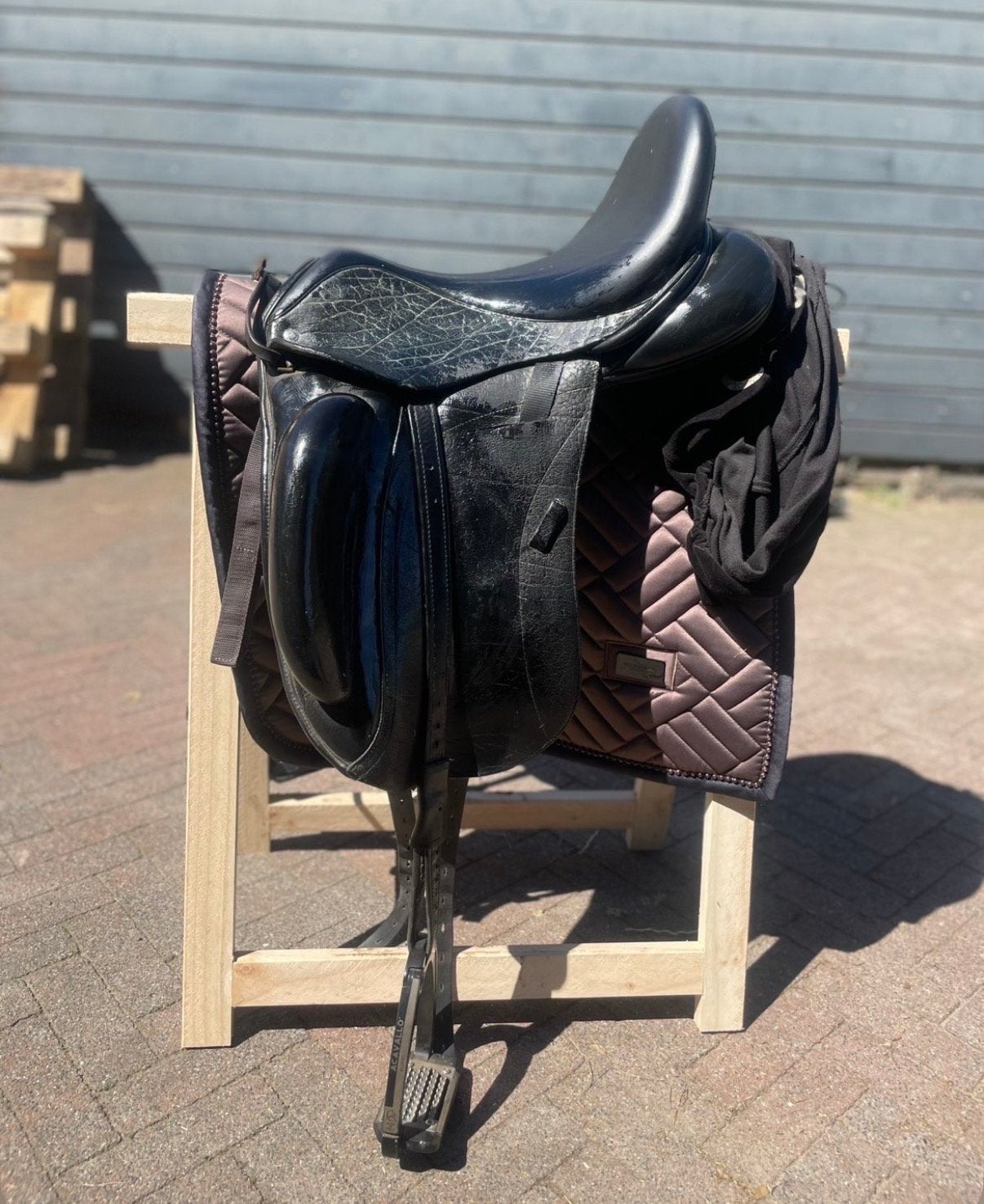 Custom zadel 17,5 inch, Dieren en Toebehoren, Paarden en Pony's | Zadels, L (17.5 inch), Gebruikt, Dressuur, Ophalen of Verzenden