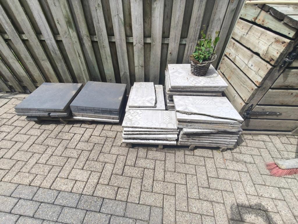 Gratis ophalen. Tuintegels, Doe-het-zelf en Verbouw, Ophalen, 60 cm of meer, Minder dan 5 m², Vloertegels