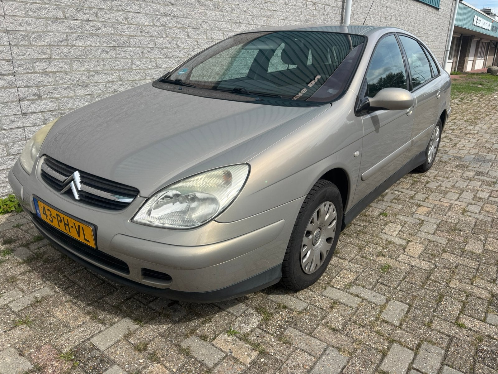 Citroën C5 1.8 16V 2004 Beige Nieuwe Apk!, Auto's, Citroën, 680 kg, 4 cilinders, 1749 cc, Beige