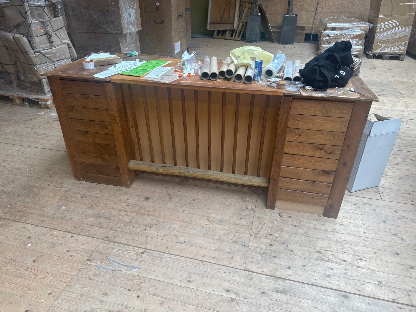 Robuust houten bureau met opbergruimte, Doe-het-zelf en Verbouw, Hout en Planken, Ophalen of Verzenden, Gebruikt, Overige houtsoorten