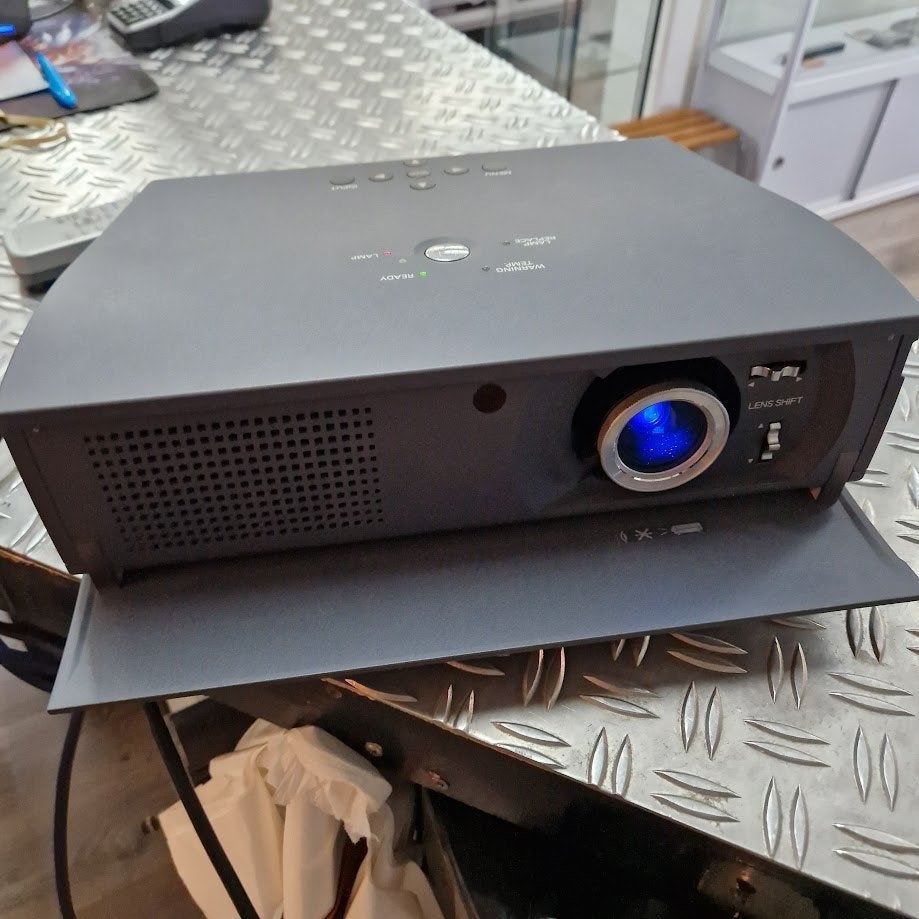 Boxlight Matinee 1HD beamer met HDMI adapter, Gebruikt, X, Ophalen of Verzenden, X