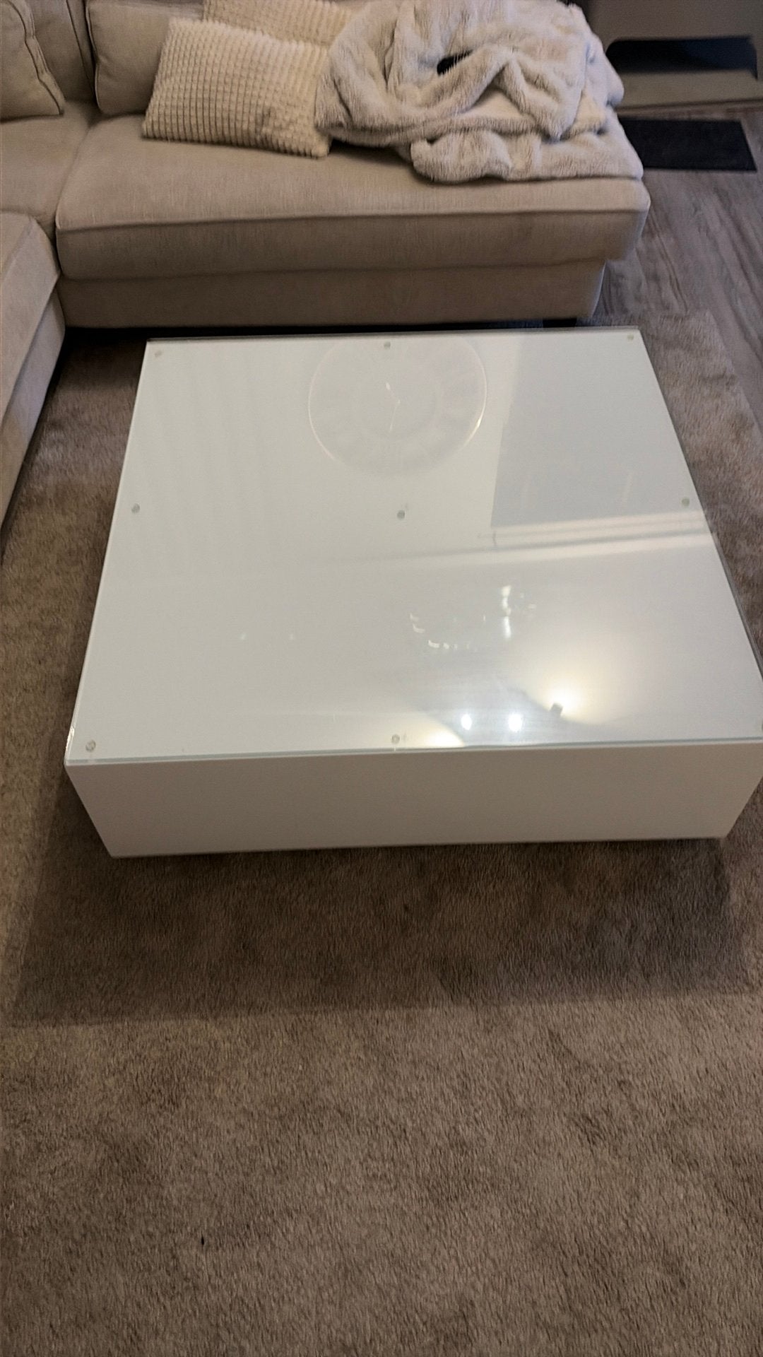 Salon tafel hoog glans wit met glasplaat, Ophalen of Verzenden, Zo goed als nieuw, Vierkant, 50 tot 100 cm