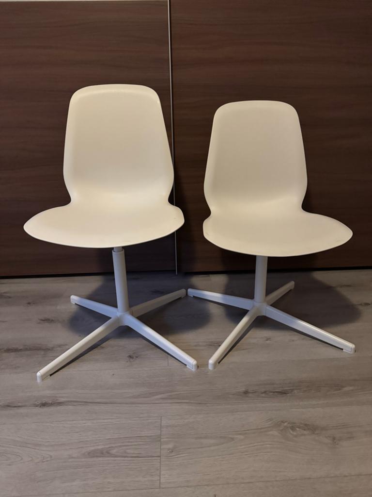 2x Witte draaibare stoelen, in hoogte verstelbaar, Kunststof, Twee, Wit, Ophalen of Verzenden