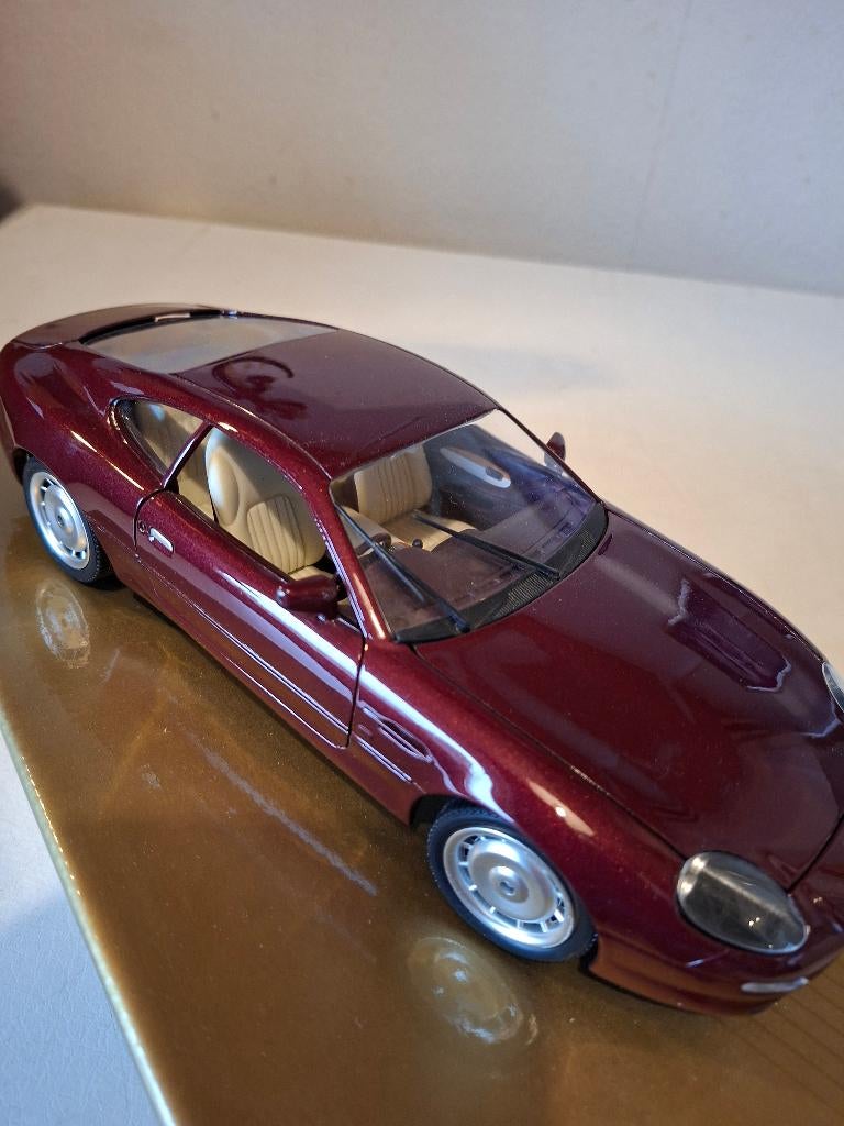 ASTON MARTIN  D B 7  1 : 18  AUTO, Hobby en Vrije tijd, Modelauto's | 1:18, Ophalen, Zo goed als nieuw, Auto, Overige merken