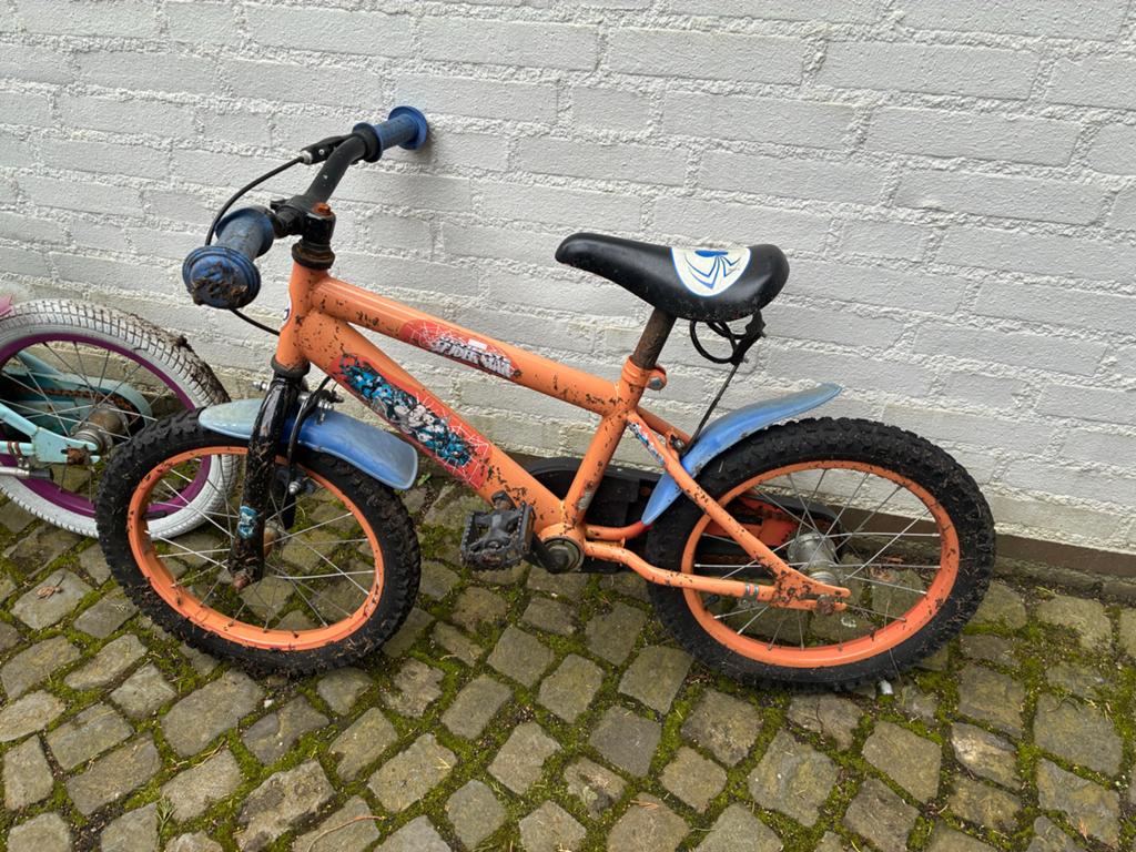 Kinder fietsjes - Gebruikt maar prima in orde, Fietsen en Brommers, Fietsen | Kinderfietsjes, Ophalen, Gebruikt, Terugtraprem