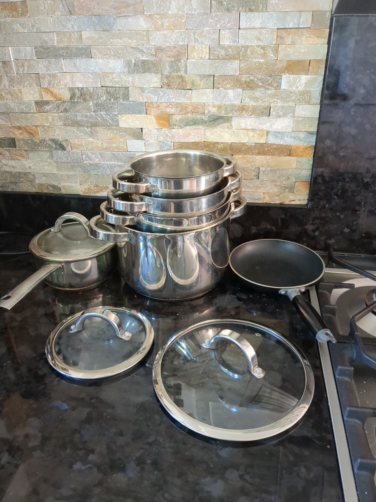 Gratis 7 kookpannen en 1 bak voor gasfornuis - complete set, Huis en Inrichting, Keuken | Potten en Pannen, Ophalen, Gebruikt