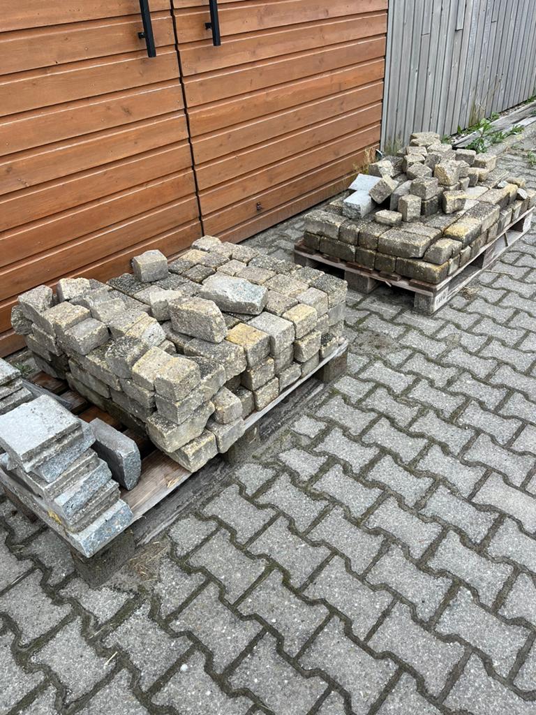 Gratis bkk klinkers halfjes en hele invl krat pellet, Tuin en Terras, Tegels en Klinkers, Ophalen of Verzenden, Beton, Klinkers