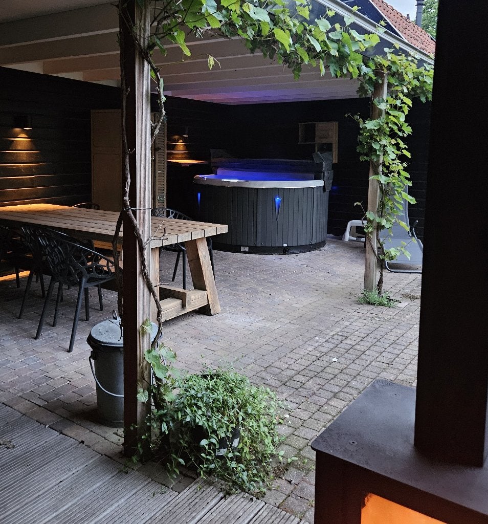 Jacuzzi / Spa Naturel Fonteyn (2021) – 5 personen – € 2.250, Ophalen, Gebruikt, Grondzeil, Vast
