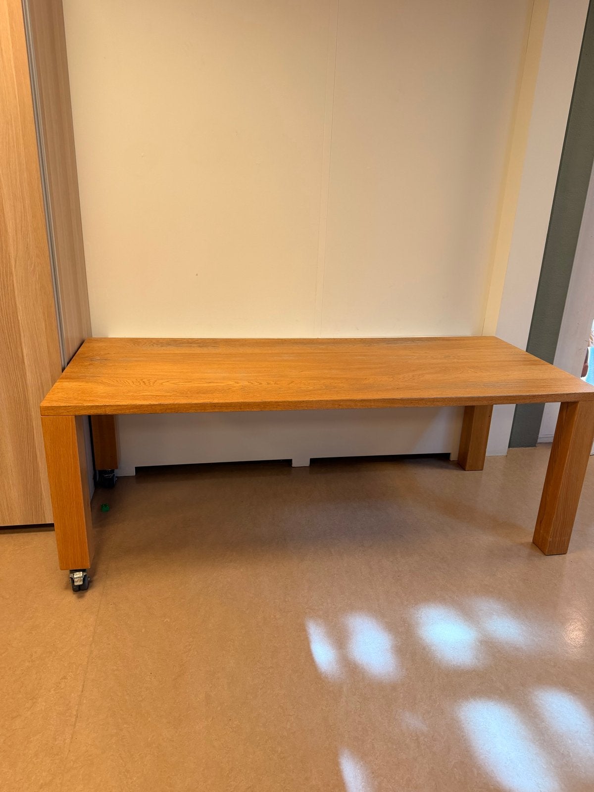 Houten tafel 210x90 cm met wielen - Ideaal voor kinderopvang, Ophalen, Gebruikt, 200 cm of meer, 50 tot 100 cm