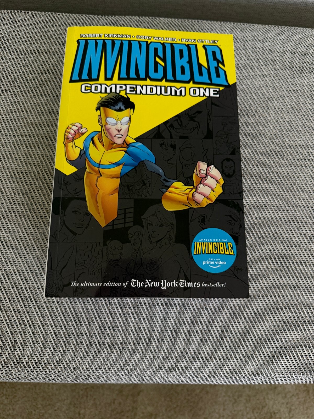Invincible Compendium One, Boeken, Strips | Comics, Eén comic, Ophalen of Verzenden, Zo goed als nieuw, Amerika