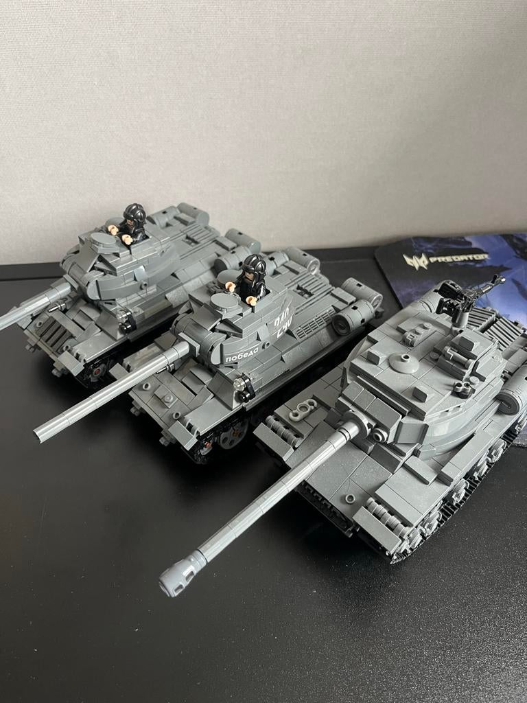 Brickmania T34/85 tanks met figuren en IS-2 tank, Ophalen of Verzenden, Gebruikt, Overige merken