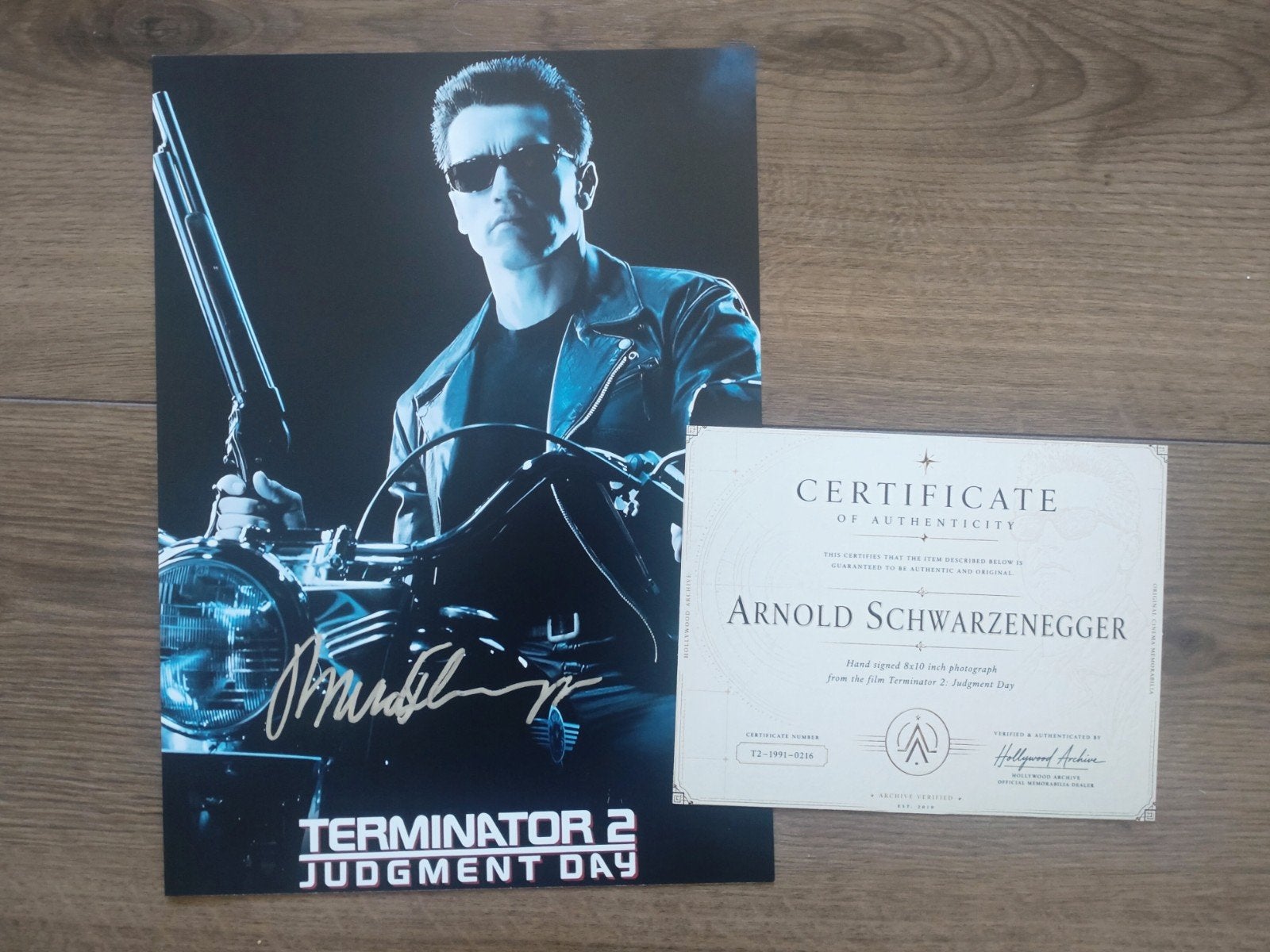 Handtekening Arnold Schwarzenegger - Terminator Gesigneerd, Ophalen of Verzenden, Zo goed als nieuw, Film, Foto of Kaart