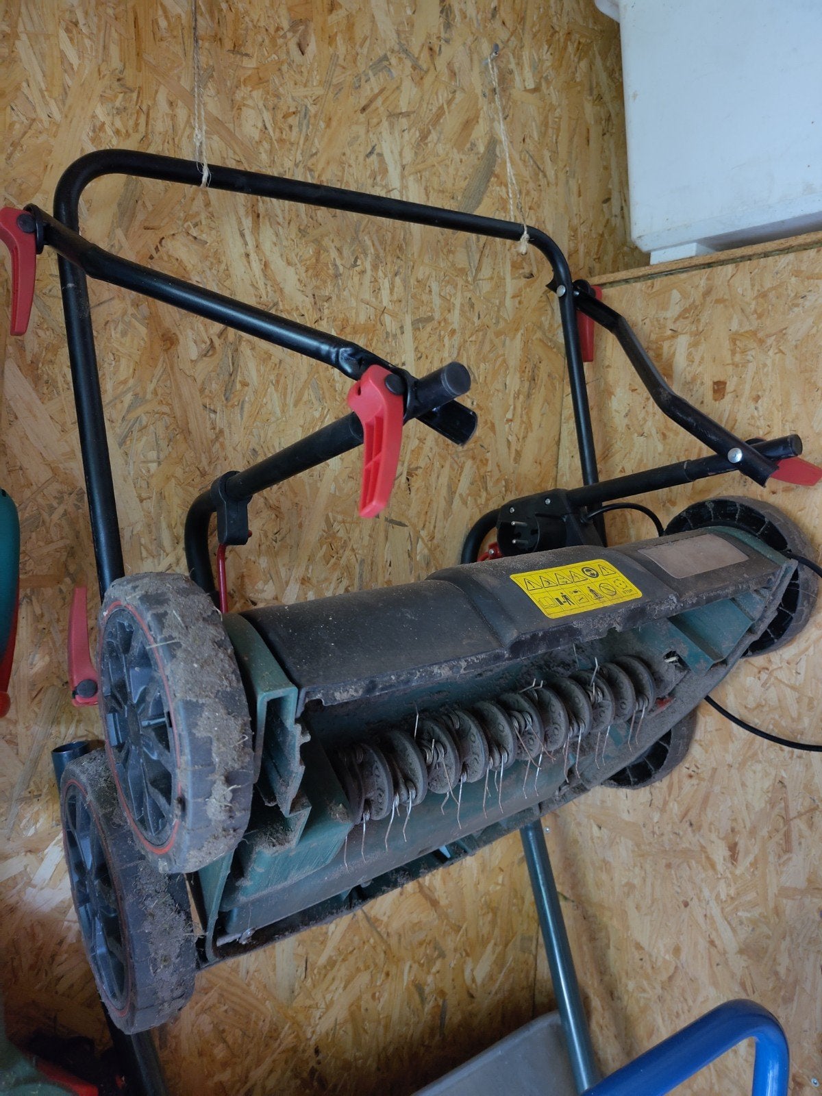 Verticuteermachine / Gazonbeluchter, Ophalen, Gebruikt, Elektrische grasmaaier, Opvangbak