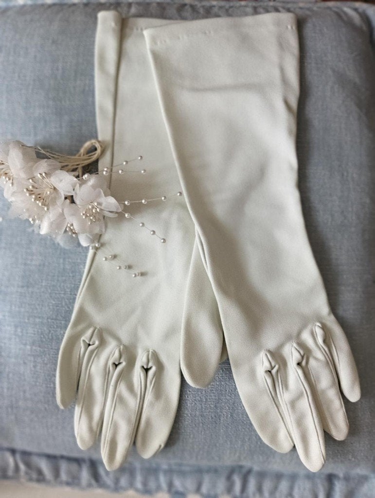 satijnen handschoenen en kleine corsage voor galafeest, Ophalen of Verzenden, Zo goed als nieuw, Wit, Overige typen