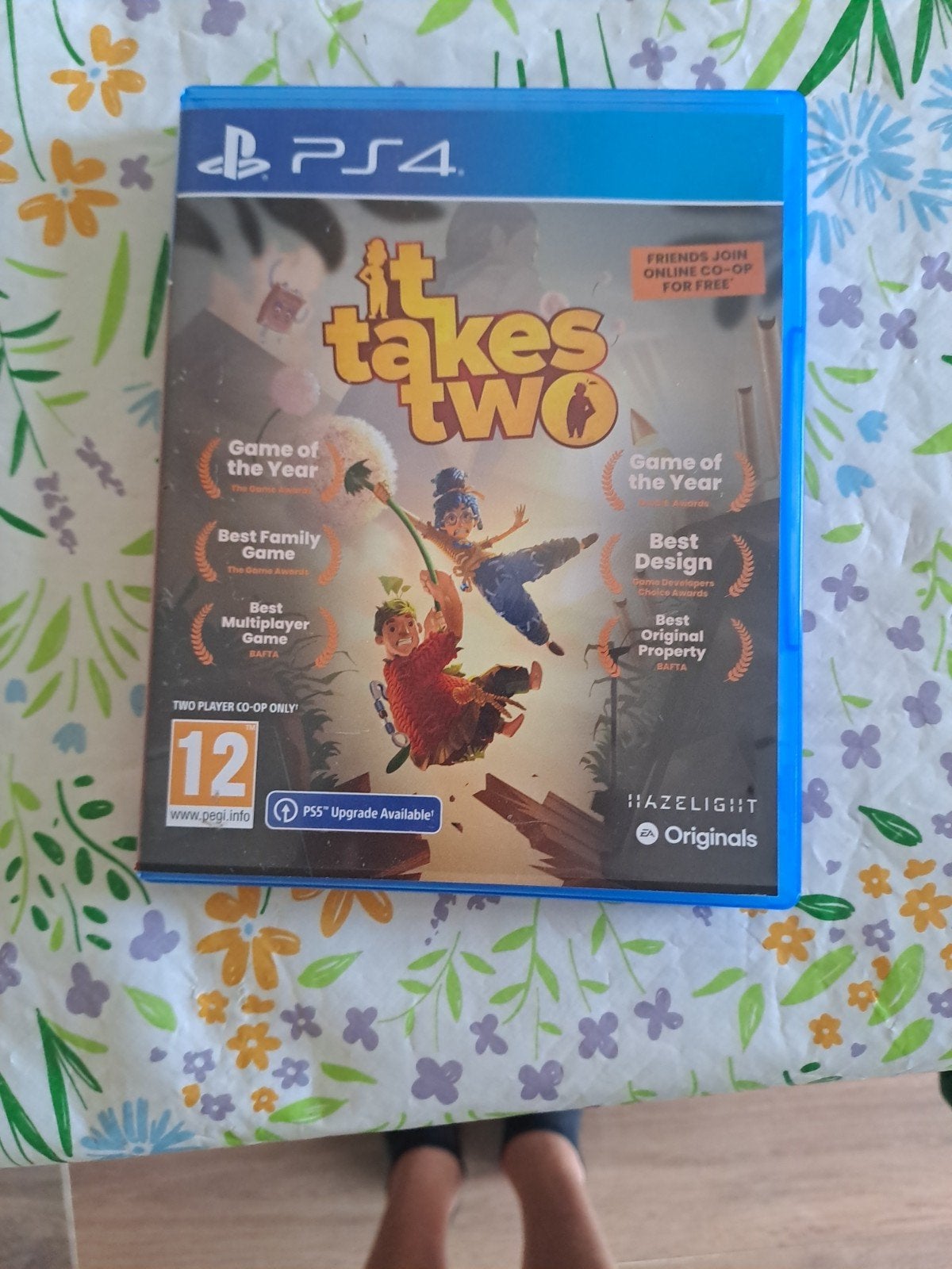 It Takes Two PS4 - Leuk co-op avontuur!, 2 spelers, Zo goed als nieuw, Eén computer, Vanaf 7 jaar