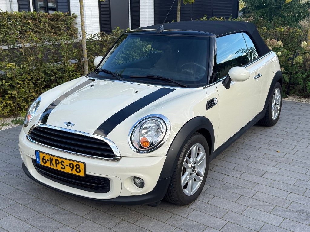 Mini 1.6 ONE Cabrio 2013 Wit, Auto's, Voorwielaandrijving, Dealer onderhouden, Stof, 4 cilinders