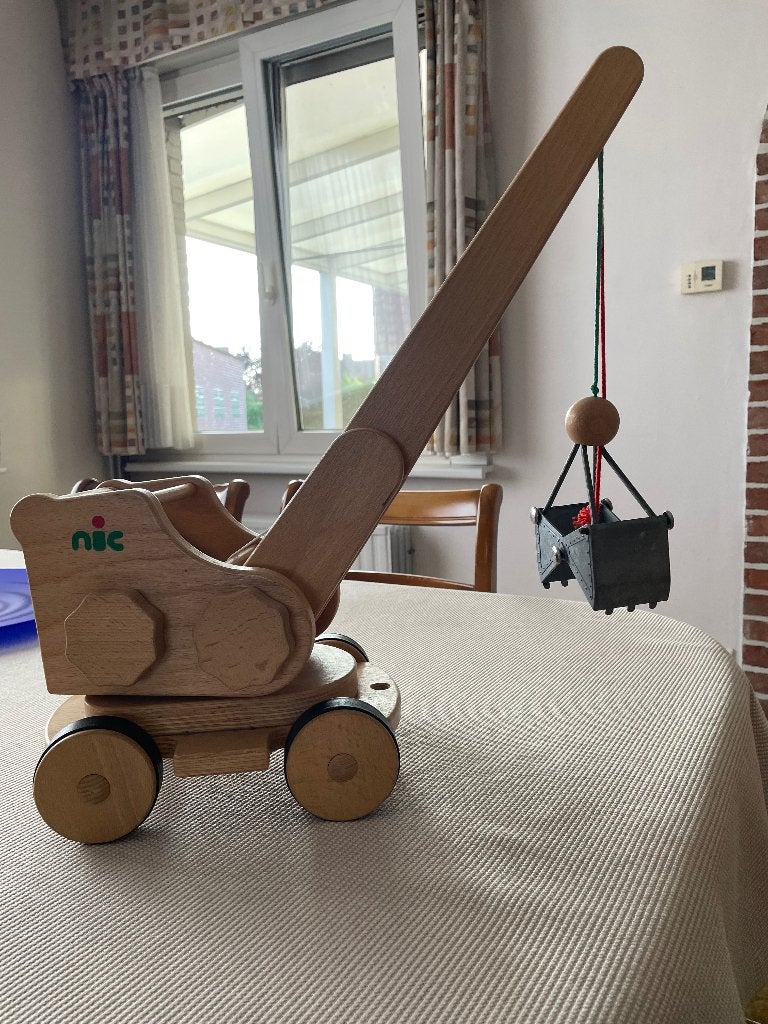 Houten speelgoedkraan merk Nic, Ophalen, Zo goed als nieuw