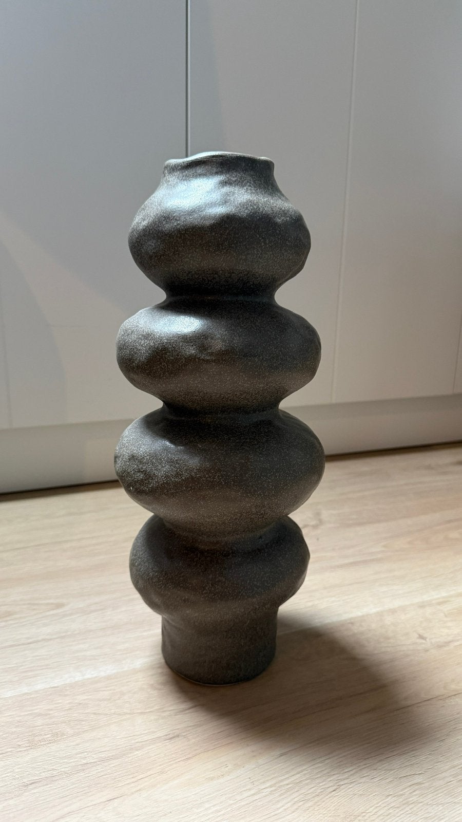 Light en living vaas, Huis en Inrichting, Ophalen of Verzenden, Zo goed als nieuw, Grijs, 38 cm