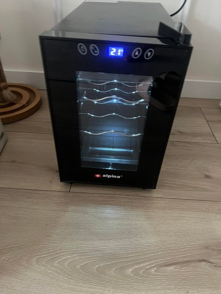 4 maanden oude Alpina wijnkoeler/ drank, Ophalen, Zo goed als nieuw, Minder dan 45 cm