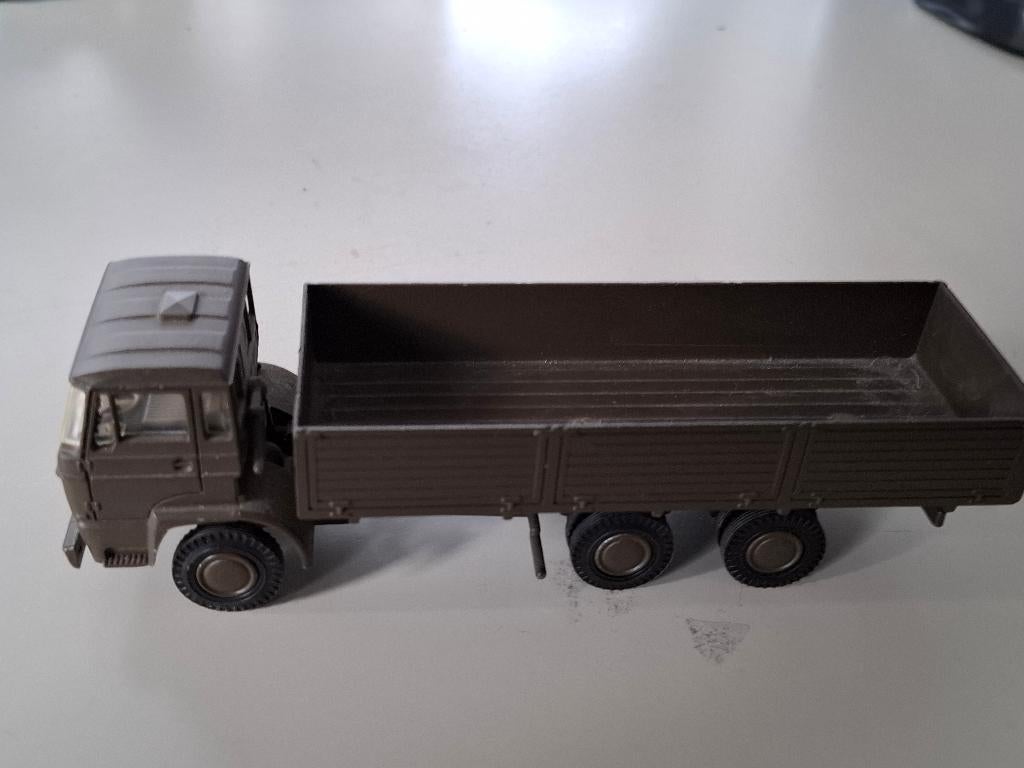 Lion car - Daf 2000/2200 Legerwagen met dubbele achteras, Hobby en Vrije tijd, Modelauto's | 1:50, Ophalen of Verzenden, Zo goed als nieuw